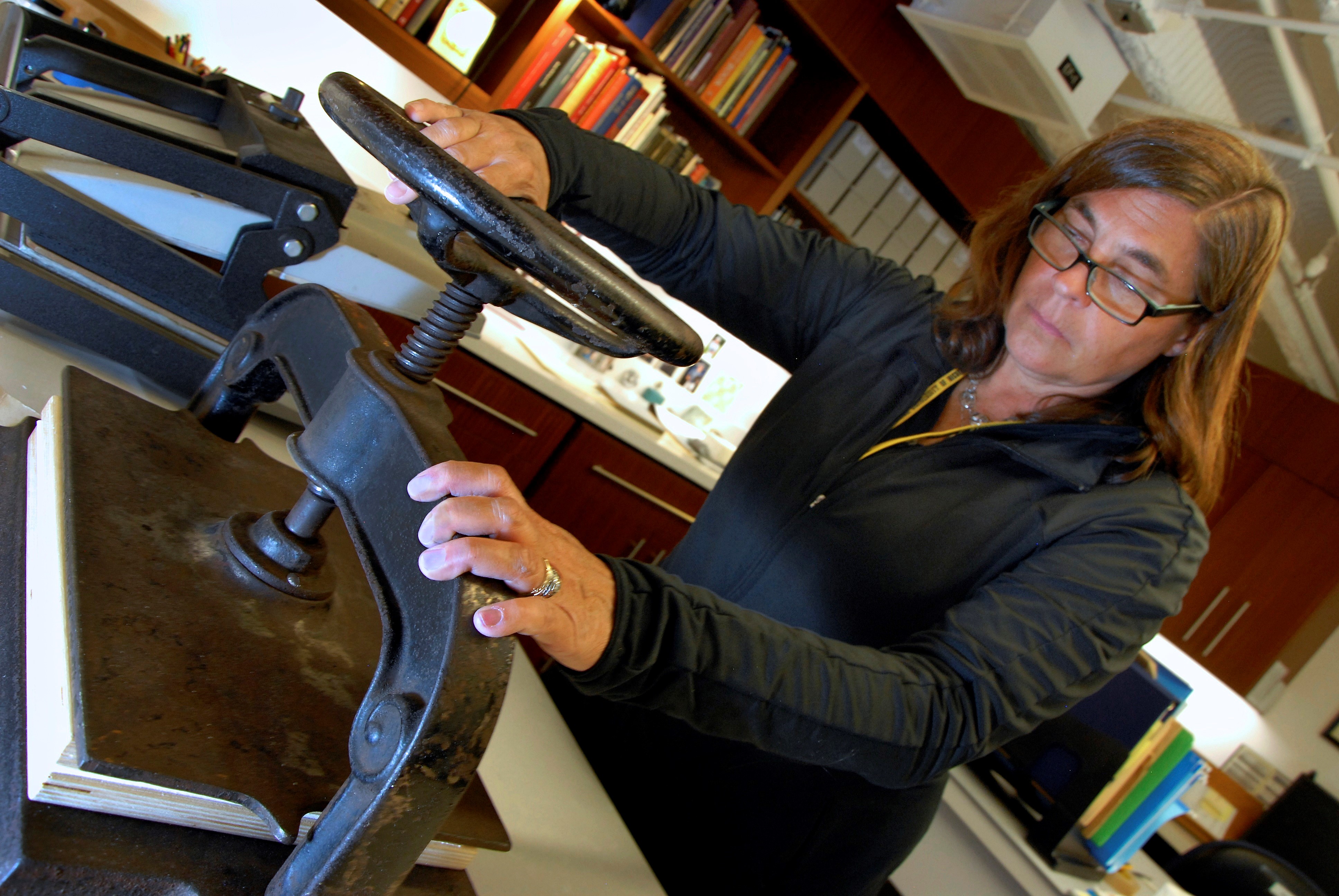 Drying and flattening a manuscript in book press