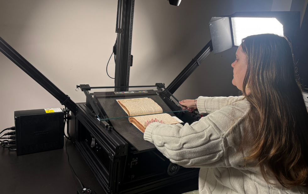 Carly Jensen using the DT Atom Scanner Carly Jensen using the DT Atom Scanner